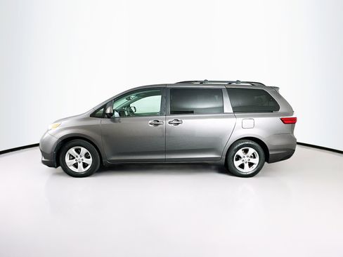 Used 2017 Toyota Sienna LE FWD image 4