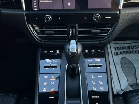Used 2022 Porsche Macan image 17