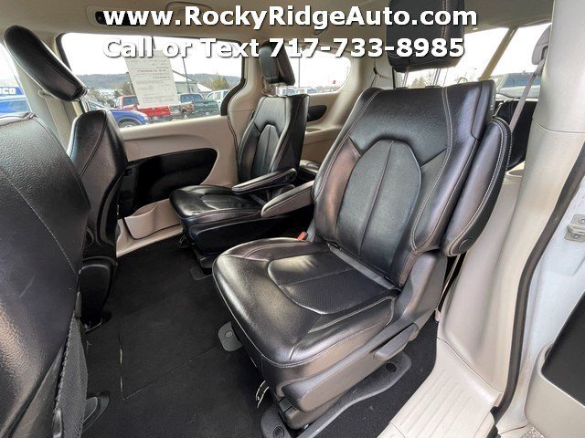 Used 2022 Chrysler Pacifica Touring-L FWD image 16