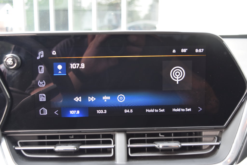 Used 2025 Chevrolet Trax LT FWD image 15