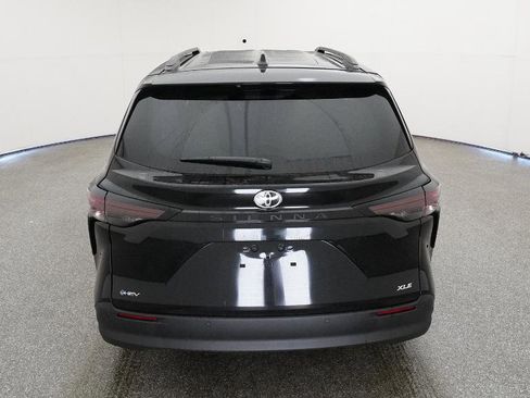 New 2026 Toyota Sienna XLE image 18