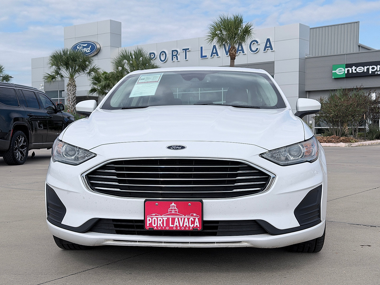 Used 2019 Ford Fusion SE FWD image 2