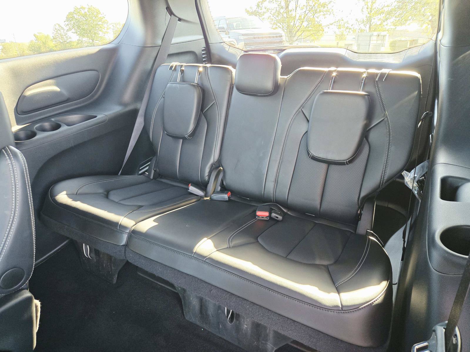 Used 2024 Chrysler Pacifica Touring-L FWD image 15