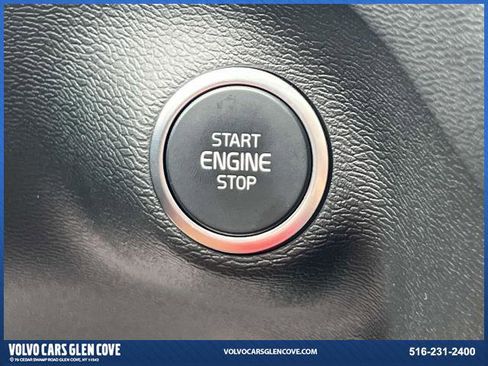 Certified 2025 Volvo XC40 B5 Plus w/ Protection Package Premier image 32
