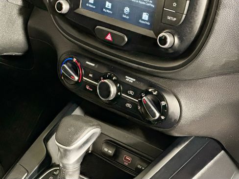 Used 2020 Kia Soul S image 29