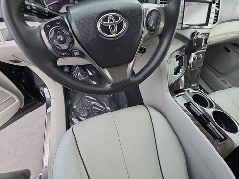 Used 2015 Toyota Venza XLE w/ XLE Premium Package image 11