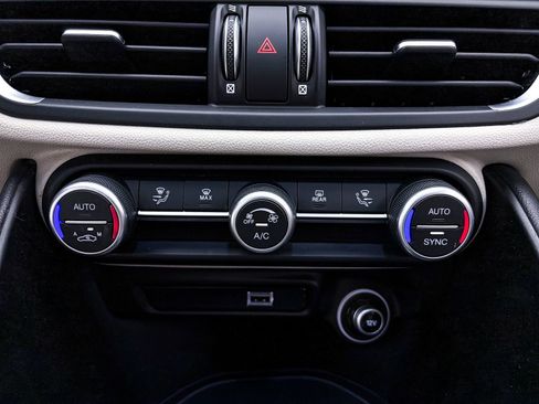 Used 2020 Alfa Romeo Giulia AWD w/ Quick Order Package 22J Sport image 24