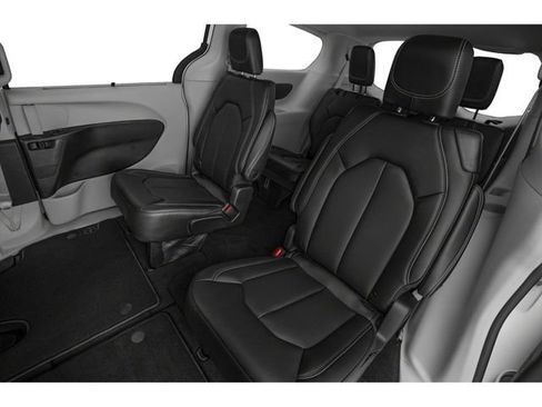 Used 2024 Chrysler Pacifica Touring-L FWD image 9