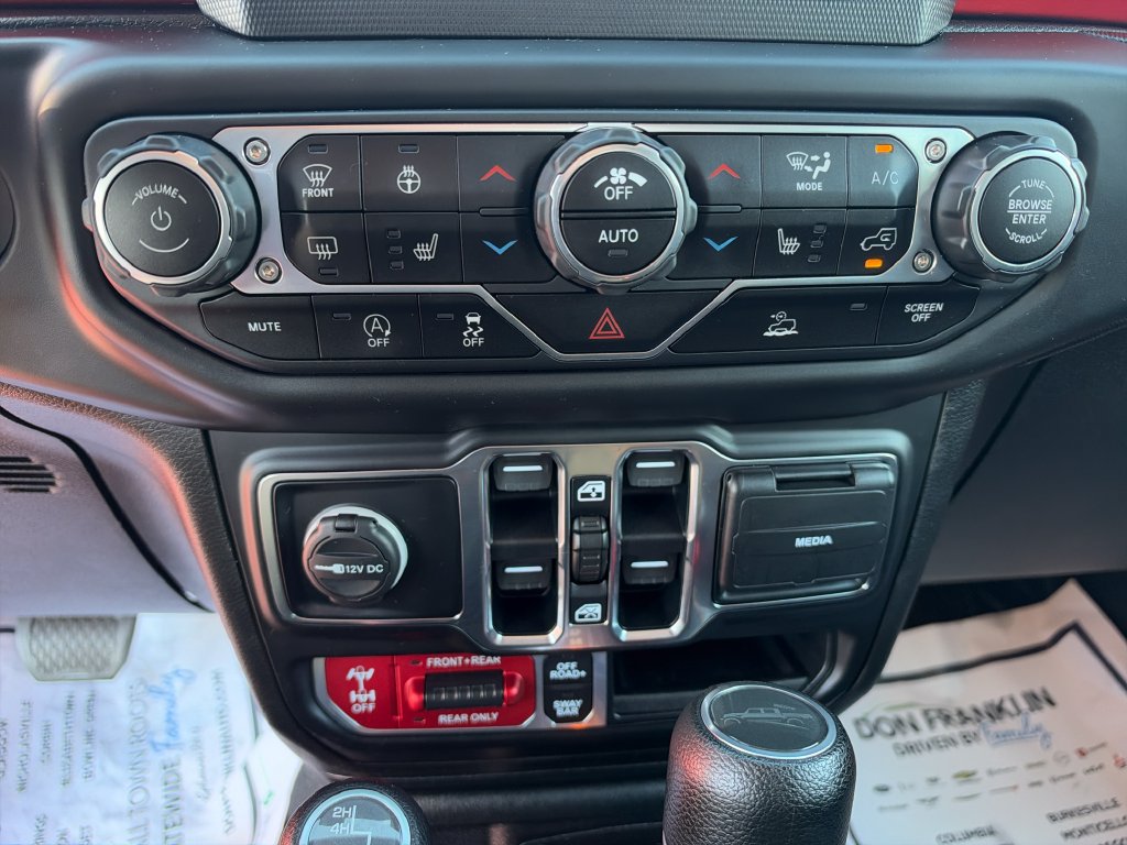 Used 2020 Jeep Gladiator Rubicon w/ Cold Weather Group AWD/4WD image 23