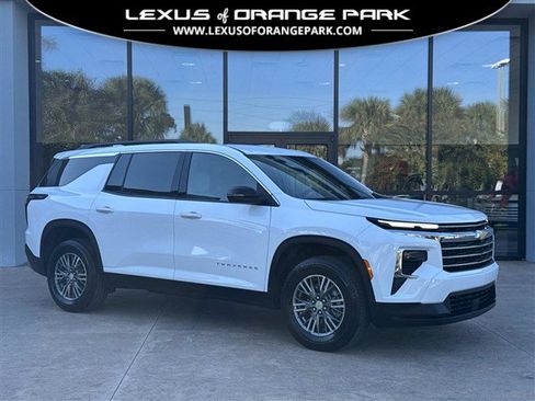 Used 2025 Chevrolet Traverse LT image 1