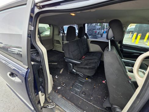 Used 2016 Dodge Grand Caravan American Value Package w/ UConnect Hands-Free Group FWD image 14