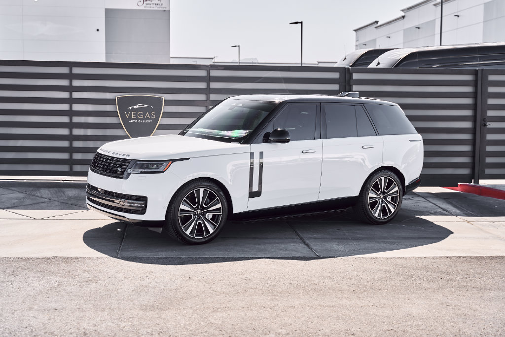 Used 2025 Land Rover Range Rover SE AWD/4WD image 5
