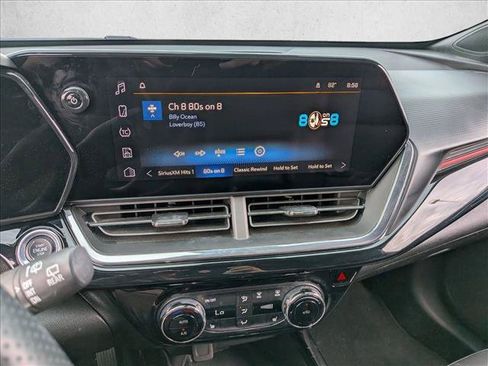 Used 2024 Chevrolet Trax RS w/ Sunroof Package FWD image 13