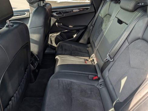 Used 2021 Porsche Macan image 20