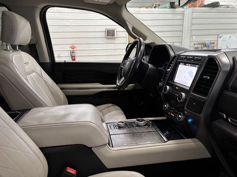 Used 2019 Ford Expedition Platinum image 30