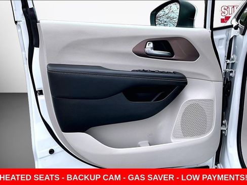 Used 2023 Chrysler Voyager LX image 18
