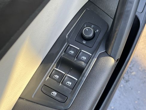 Used 2019 Volkswagen Tiguan SEL Premium R-Line FWD image 24
