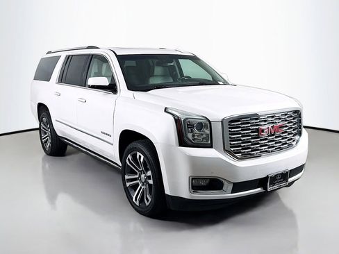 Used 2019 GMC Yukon XL Denali w/ Denali Ultimate Package image 3