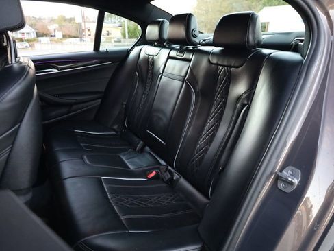 Used 2022 BMW M550i xDrive image 17