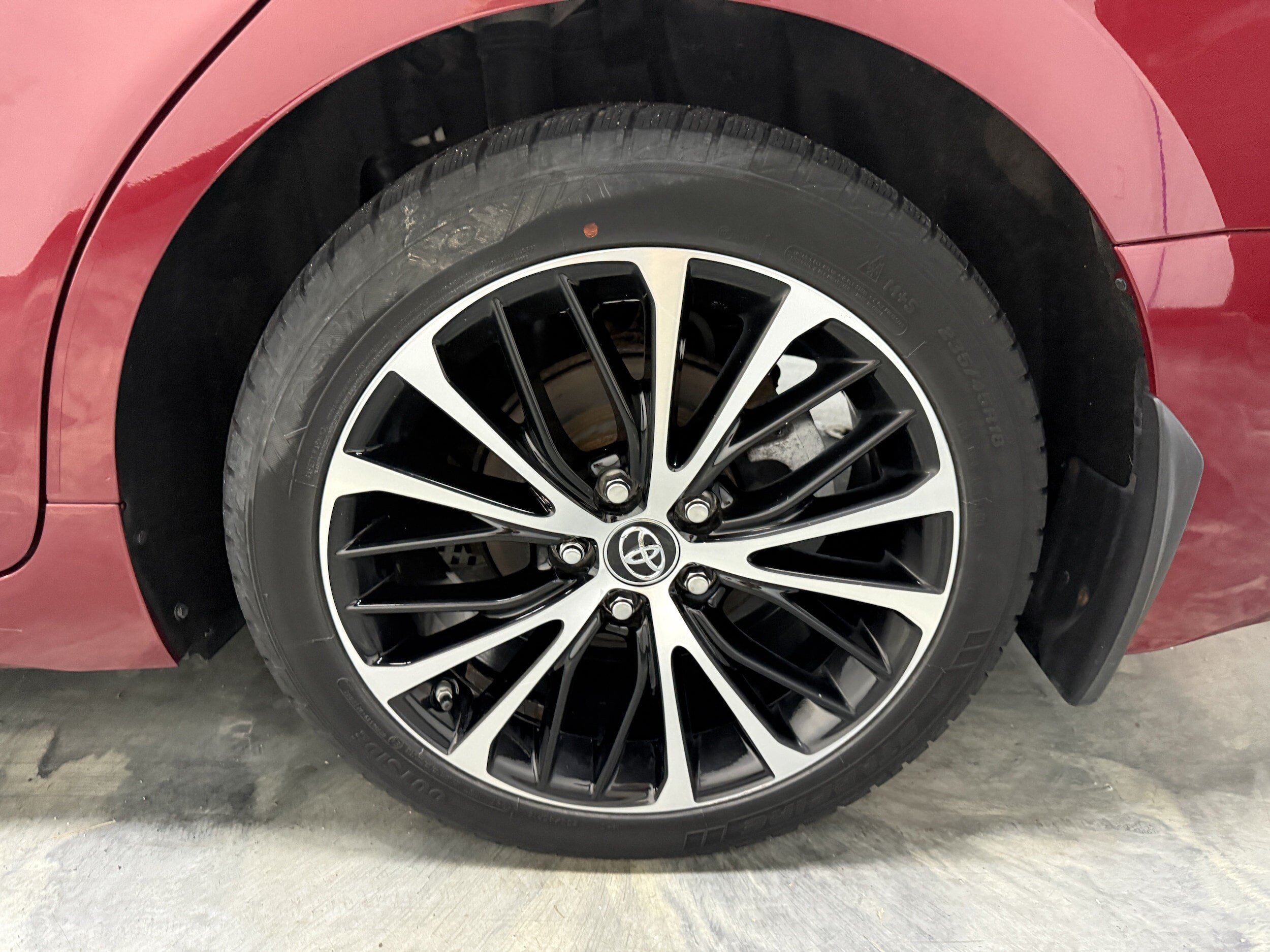 Used 2018 Toyota Camry FWD image 28