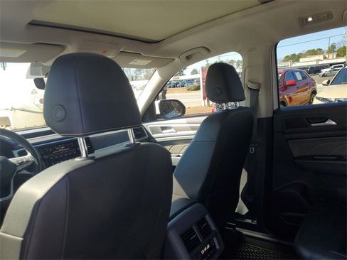 Used 2021 Volkswagen Atlas SE w/ Panoramic Sunroof Package image 11