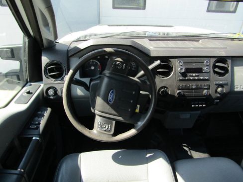 Used 2014 Ford F250 XL w/ Power Equipment Group image 17