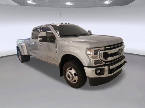 Used 2022 Ford F350 Lariat w/ Lariat Ultimate Package AWD/4WD image 4