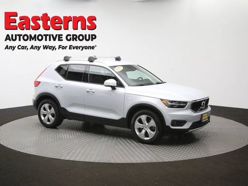 Used 2021 Volvo XC40 T4 Momentum FWD image 46