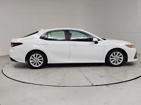 Used 2022 Toyota Camry LE FWD image 7