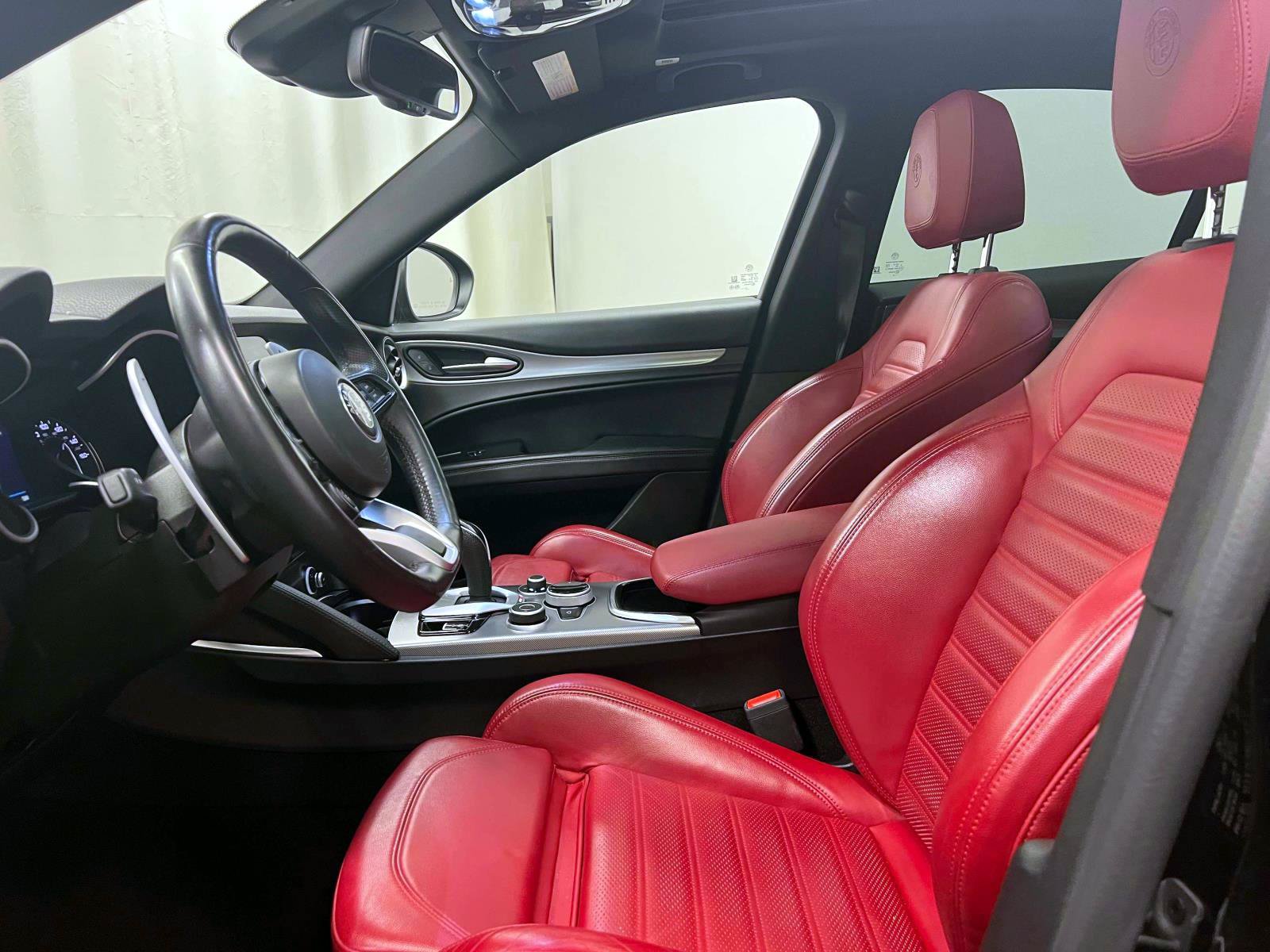 Used 2023 Alfa Romeo Stelvio Veloce AWD/4WD image 16