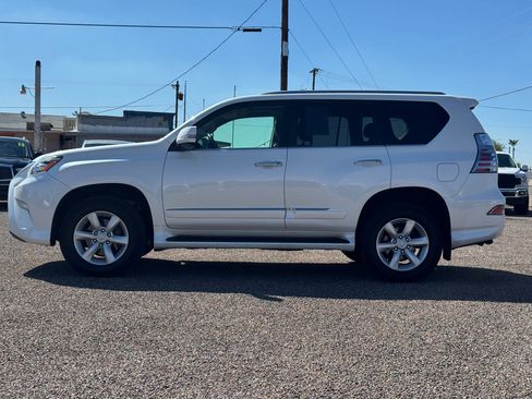 Used 2017 Lexus GX 460 image 3