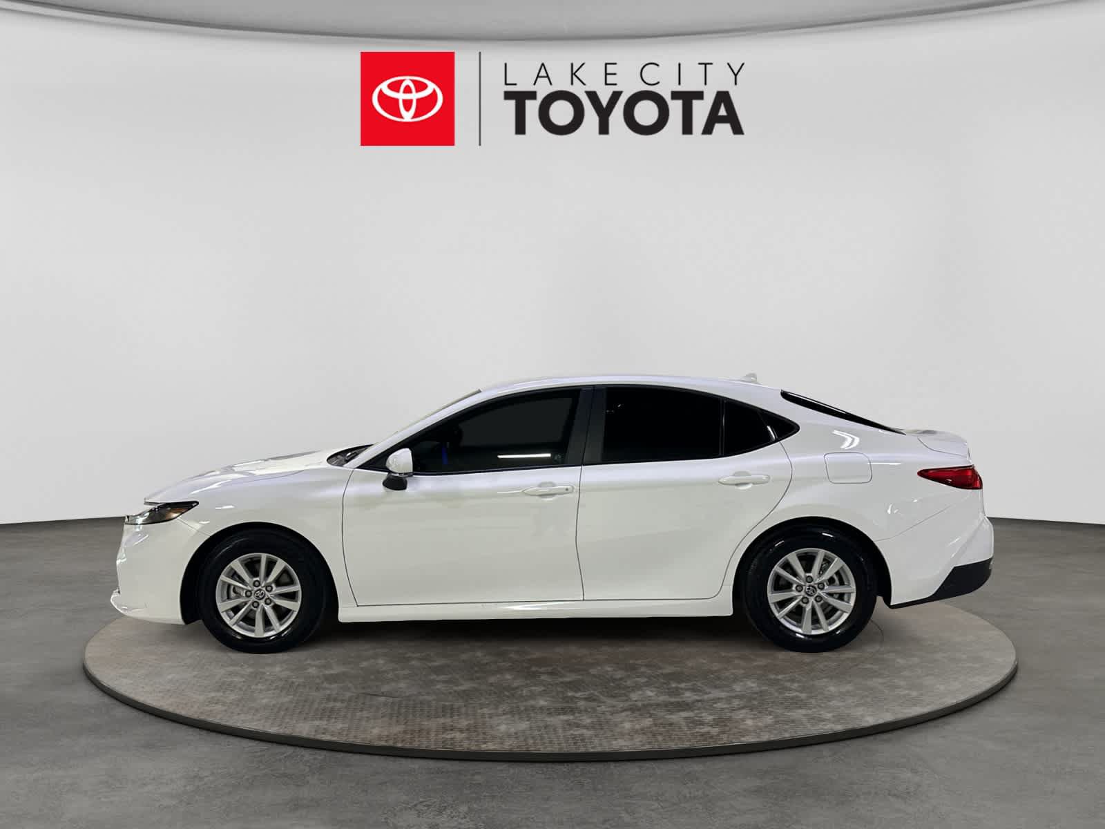 Used 2026 Toyota Camry LE FWD image 3
