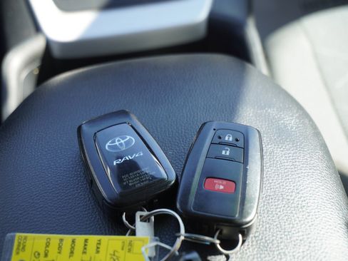 Used 2021 Toyota RAV4 XLE w/ XLE Grade Weather Package image 19