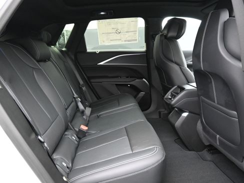 New 2025 Cadillac Lyriq Luxury image 12