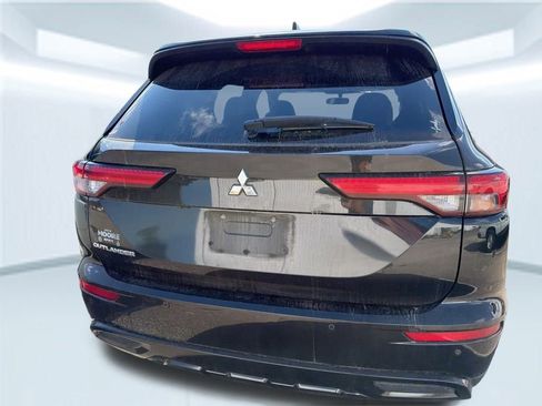 Used 2022 Mitsubishi Outlander SE image 17