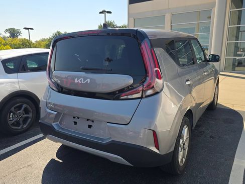 Used 2024 Kia Soul LX w/ Option Group 015 FWD image 9