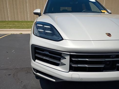 Certified 2025 Porsche Cayenne AWD/4WD image 6