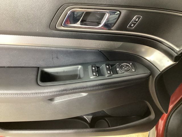Used 2018 Ford Explorer XLT w/ Equipment Group 201A AWD/4WD image 11