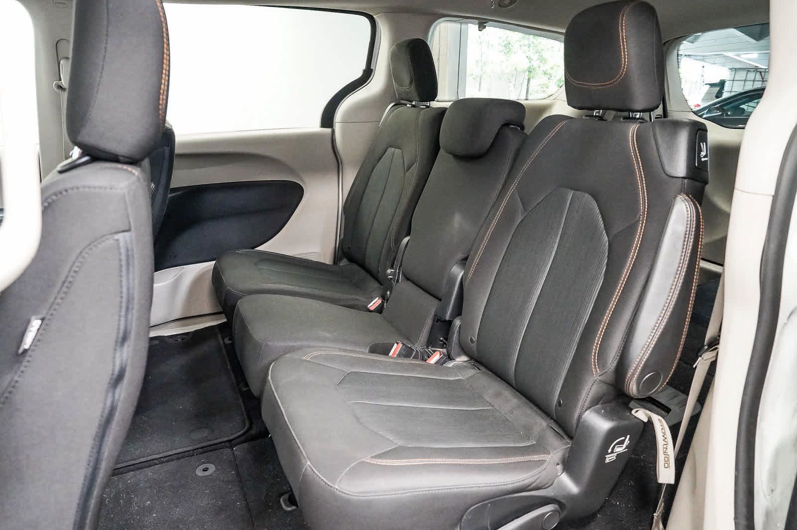 Used 2017 Chrysler Pacifica Touring FWD image 18