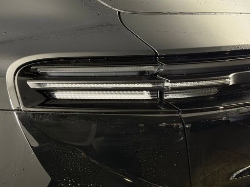 New 2025 Porsche Macan Electric image 16