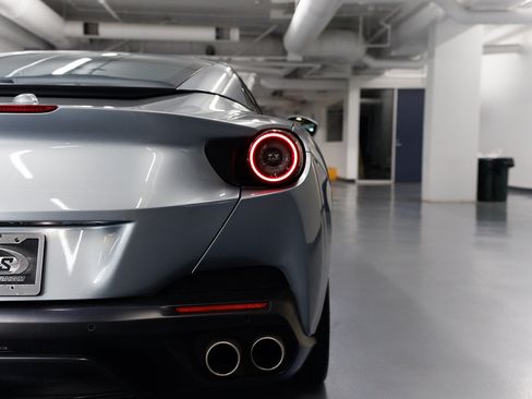 Used 2019 Ferrari Portofino RWD image 25