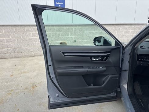 Used 2025 Honda CR-V EX-L image 12