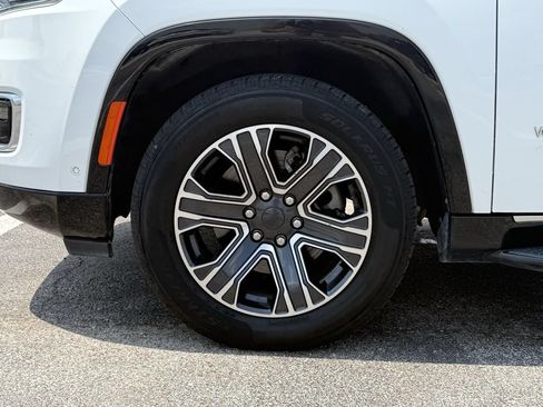 Used 2024 Jeep Wagoneer Series II w/ Flexible Seating Group AWD/4WD image 9