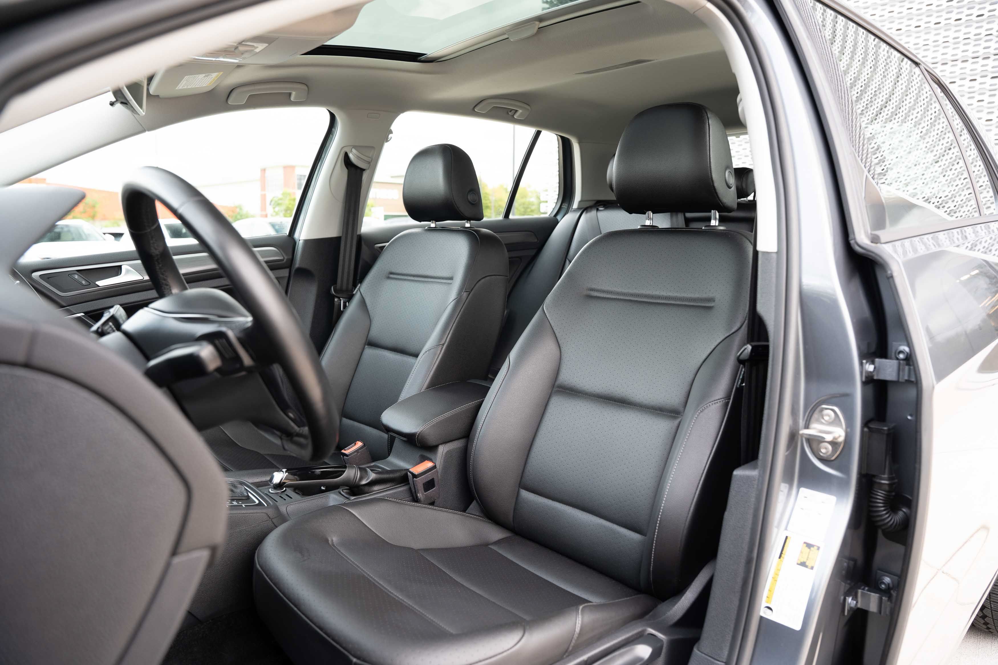 Used 2018 Volkswagen Golf SE FWD image 17