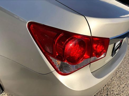 Used 2014 Chevrolet Cruze LS image 29