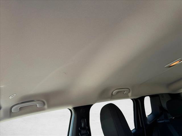 Used 2023 Jeep Renegade Latitude AWD/4WD image 16
