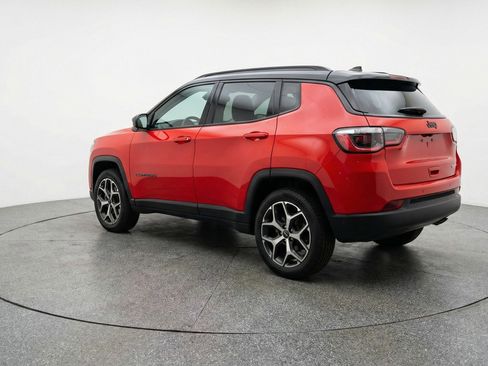 Used 2025 Jeep Compass Limited image 6