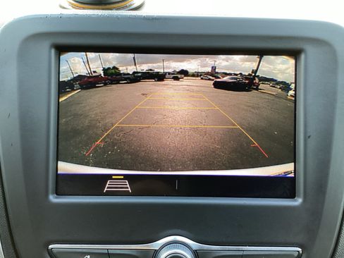Used 2020 Chevrolet Equinox LT FWD image 19