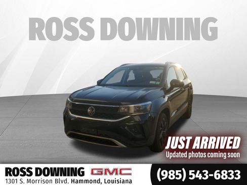 Used 2023 Volkswagen Taos SE image 1