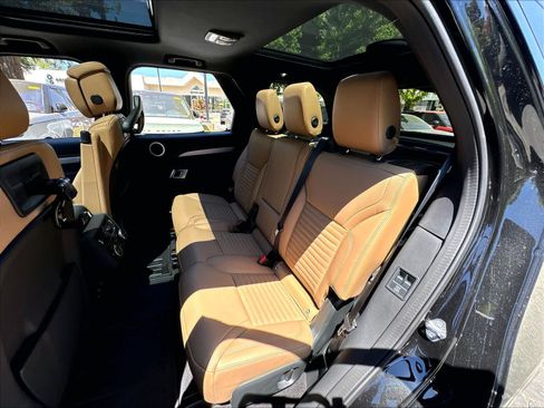 New 2026 Land Rover Discovery Dynamic SE AWD/4WD image 12